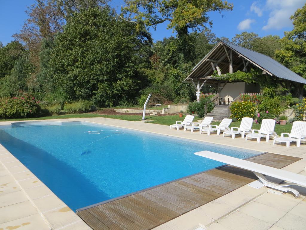 Chateau De Salvert - 4 Gites - 32 Personnes Neuille Ruang foto