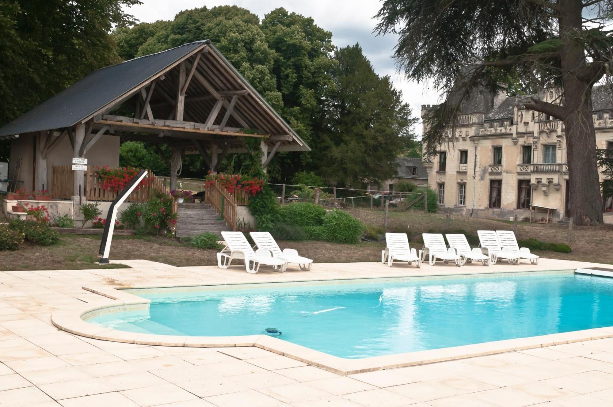 Chateau De Salvert - 4 Gites - 32 Personnes Neuille Bagian luar foto
