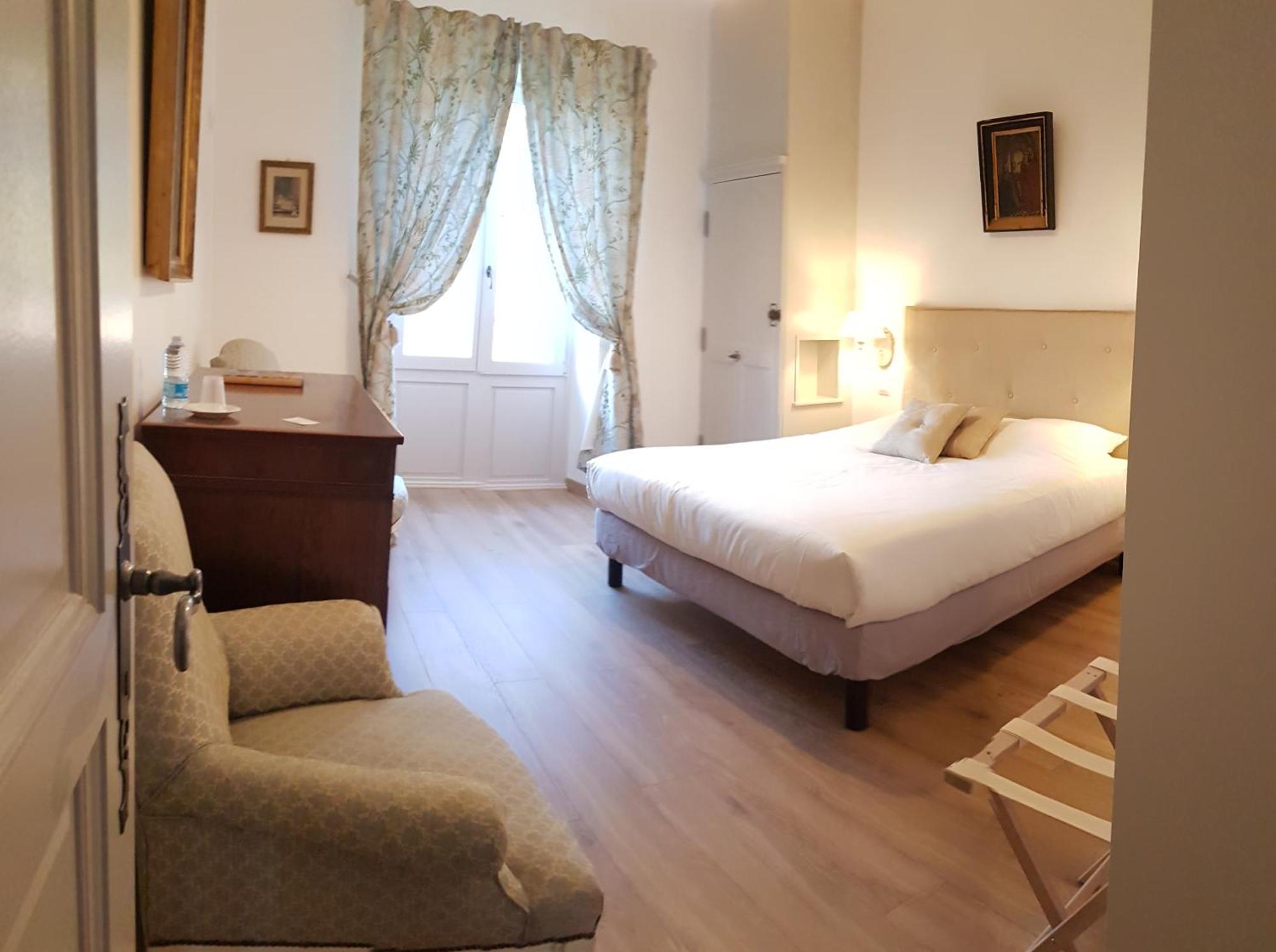 Chateau De Salvert - 4 Gites - 32 Personnes Neuille Bagian luar foto