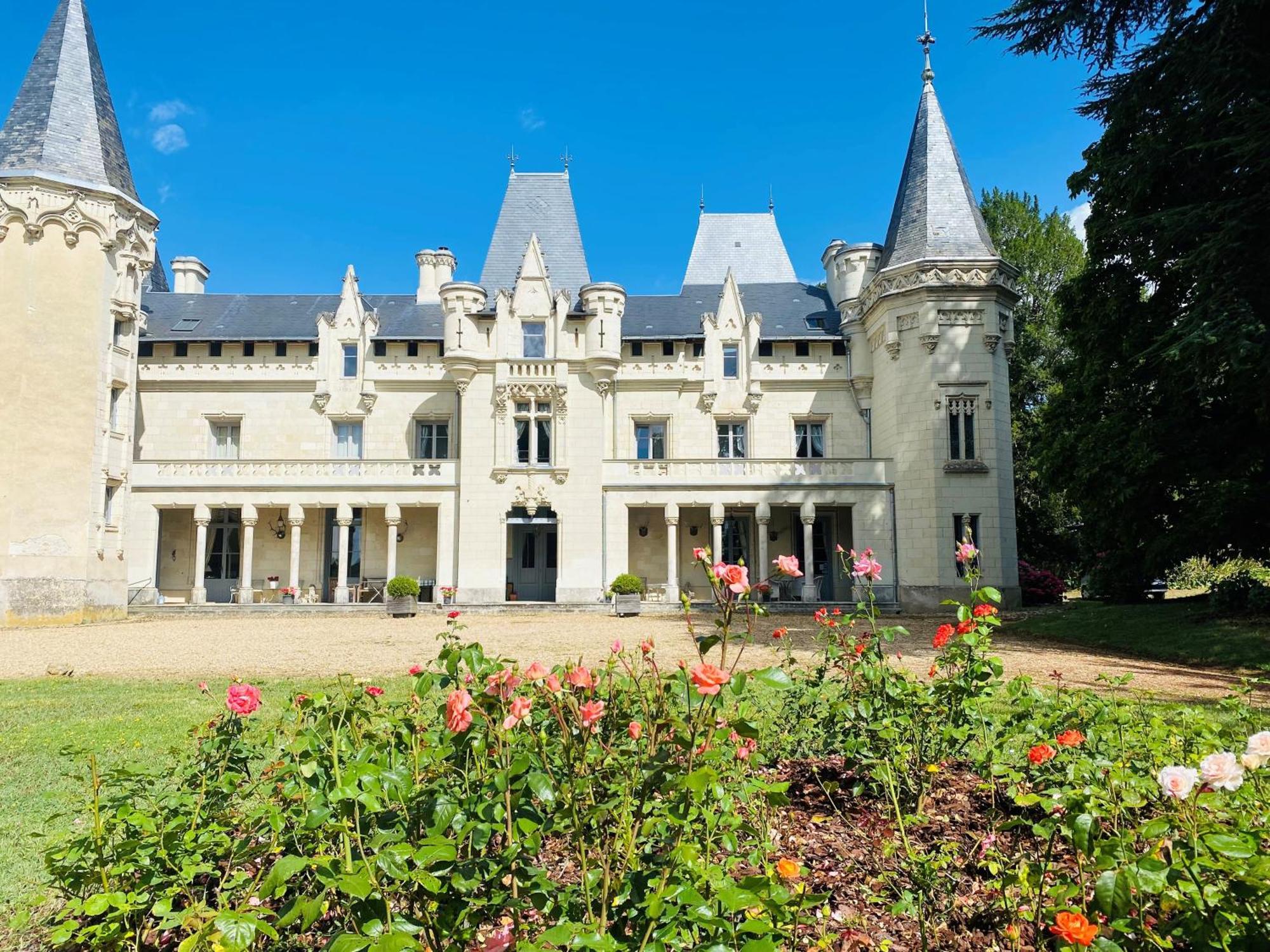 Chateau De Salvert - 4 Gites - 32 Personnes Neuille Bagian luar foto