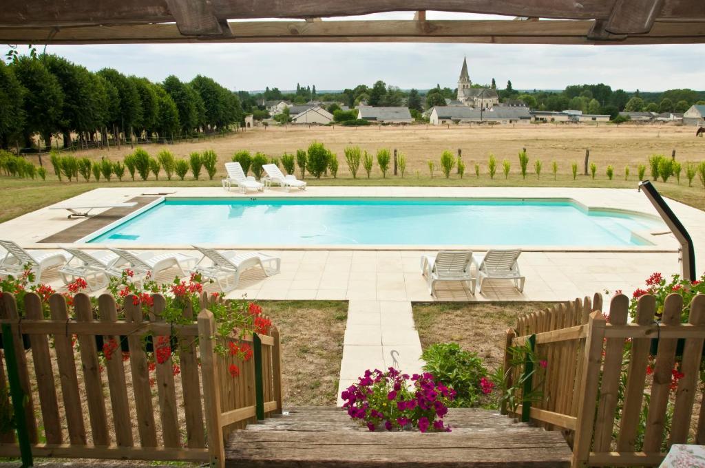 Chateau De Salvert - 4 Gites - 32 Personnes Neuille Bagian luar foto