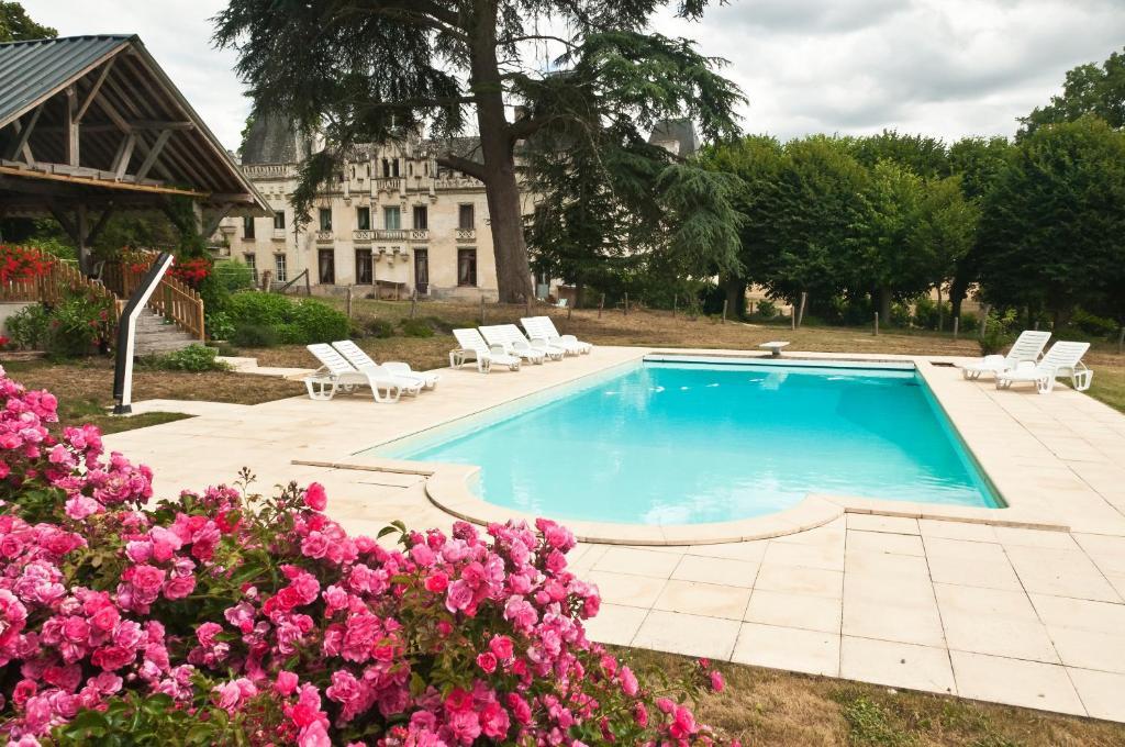 Chateau De Salvert - 4 Gites - 32 Personnes Neuille Bagian luar foto