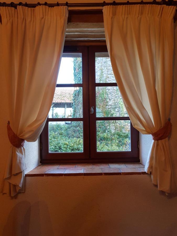 Chateau De Salvert - 4 Gites - 32 Personnes Neuille Bagian luar foto